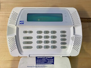 DSC SCW9047 alarm panel